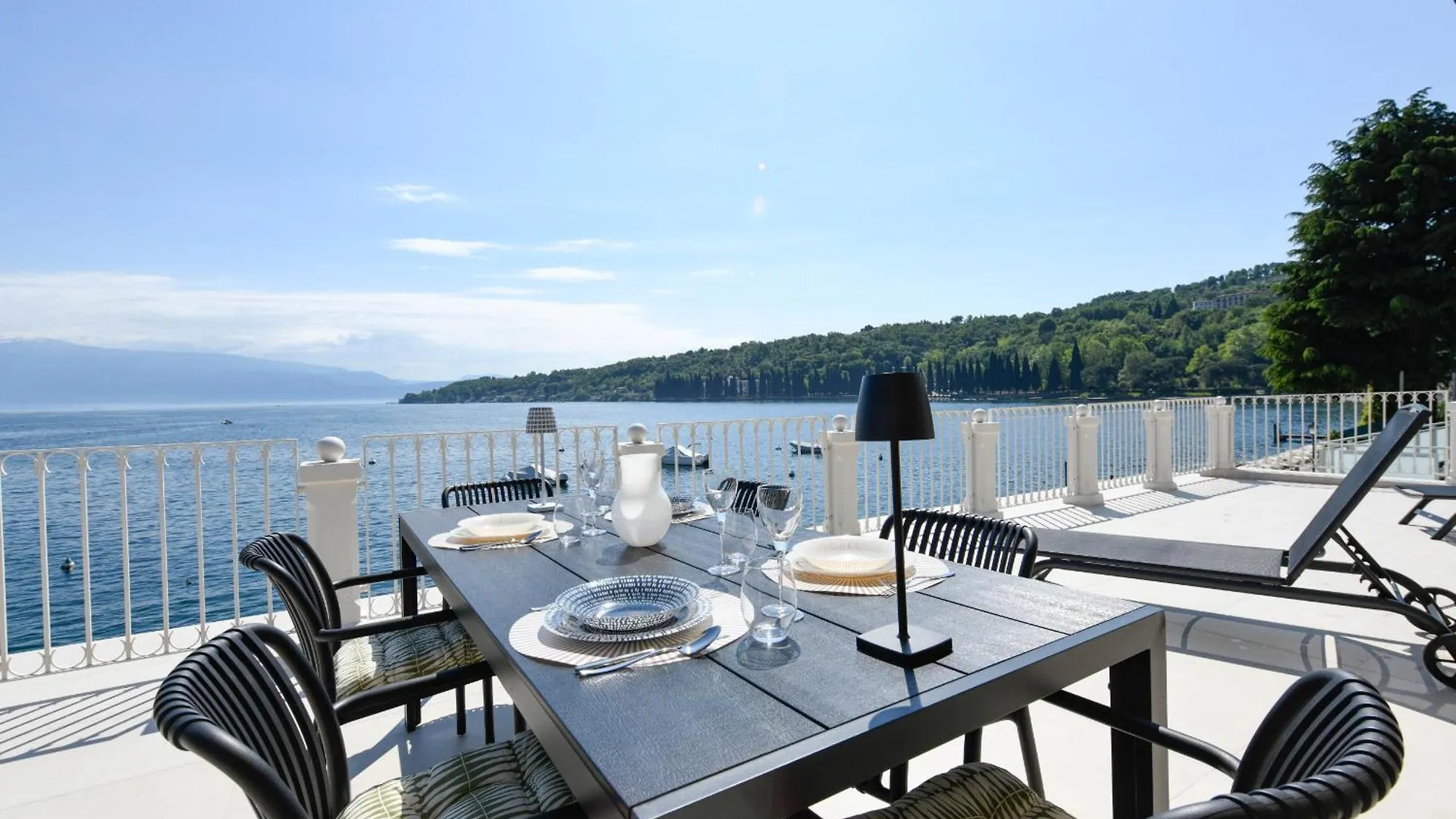 La Vela Deluxe Lägenhet Salò