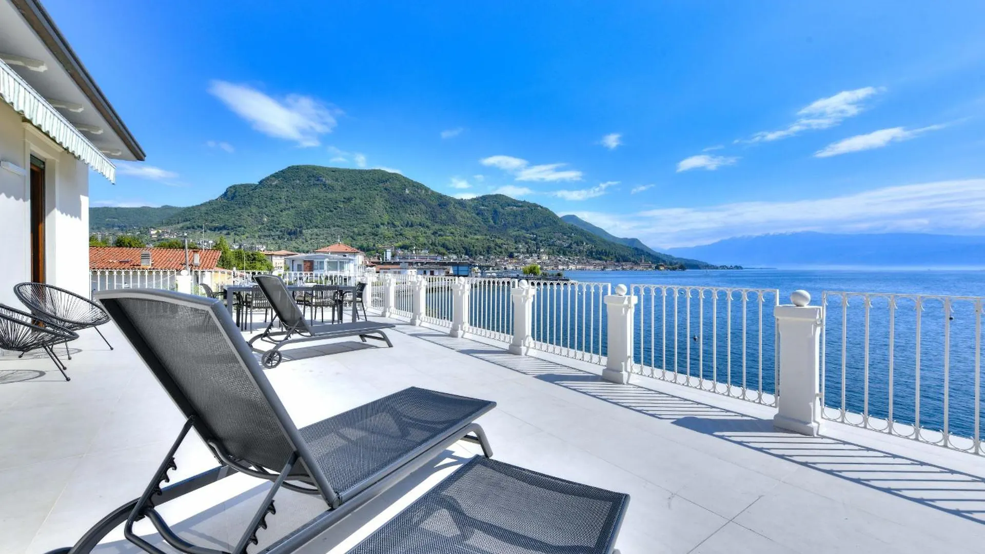 La Vela Deluxe Apartment Salo Italy