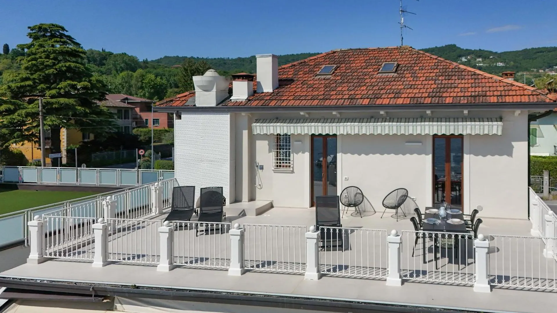 La Vela Deluxe Apartment Salo Italy