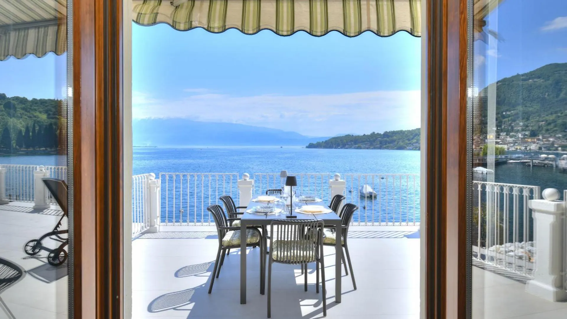 La Vela Deluxe Apartment Salo 0*,  Italy