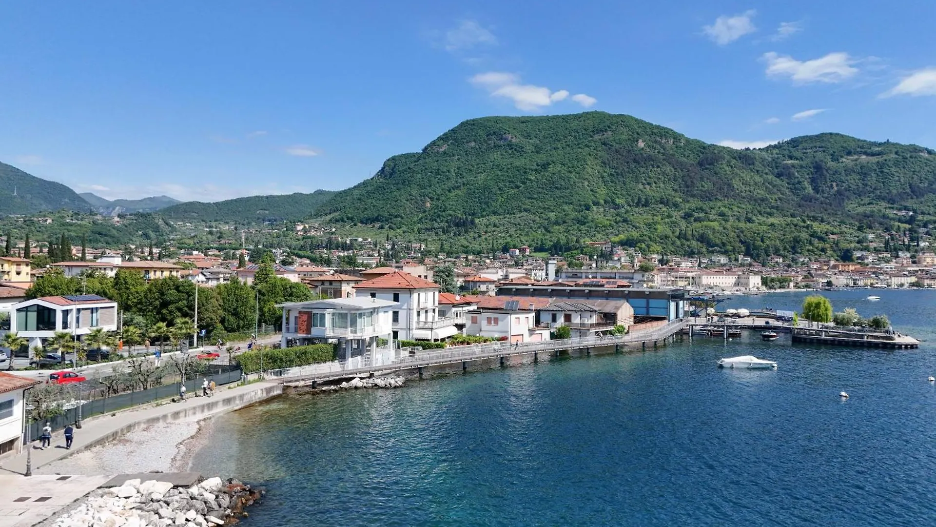 La Vela Deluxe Apartment Salo Italy