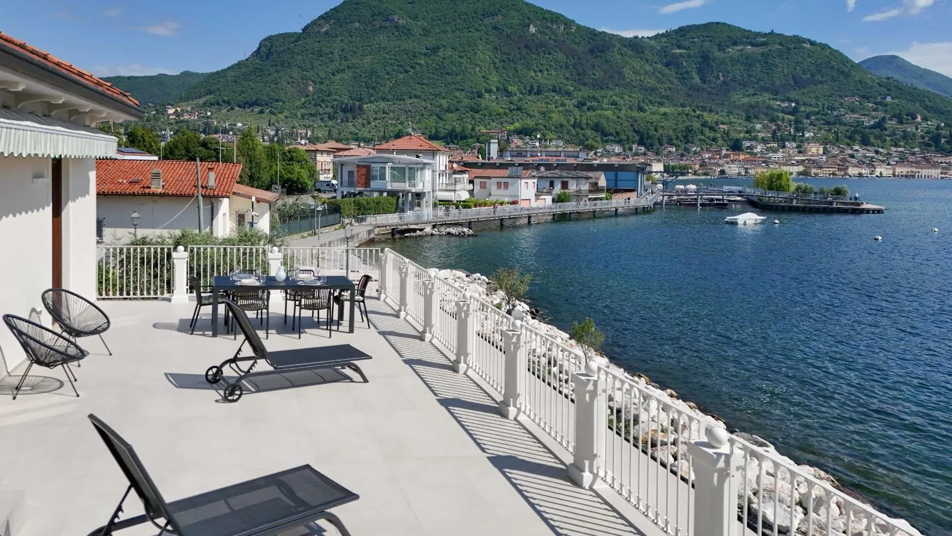 La Vela Deluxe Apartment Salo 0*,  Italy